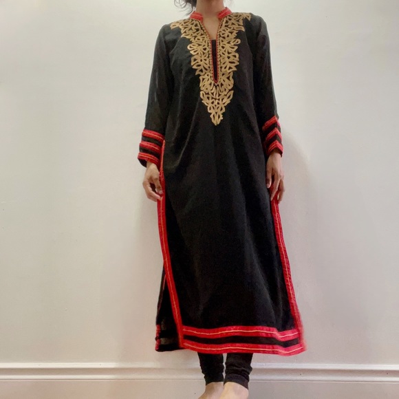 Black tunic top with gold threaded detailing - Picture 3 of 7